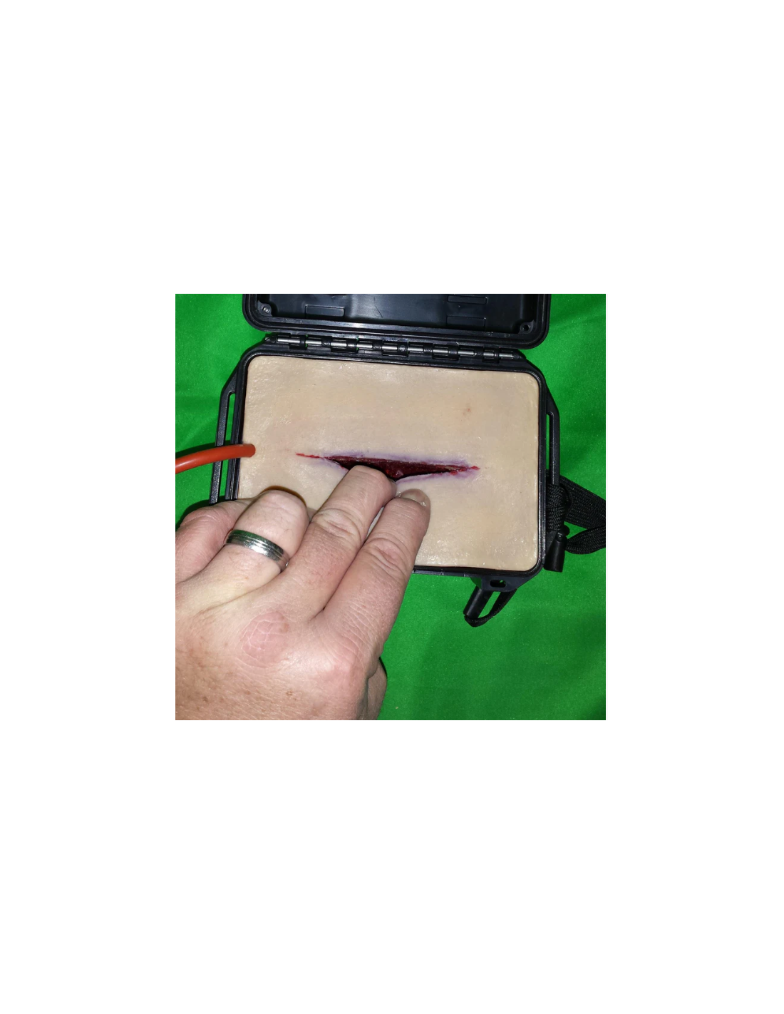 Pjautinių žaizdų simuliatorius LACERATION IN A BOX™